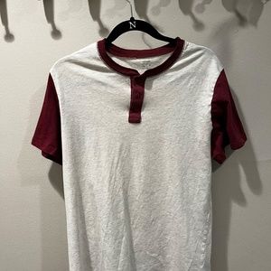 Old Navy. Men's. Red and White/Gray T-Shirt.
